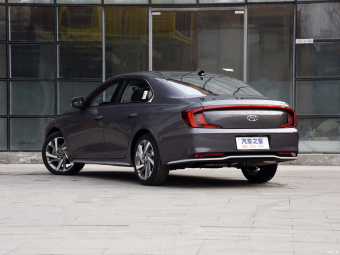 Hyundai Mistra Flagship TOP 270TGDi DCT