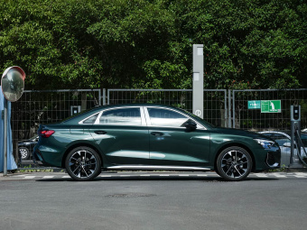 Audi A3L Limousine 2026 35TFSI Flying Spur Premium Edition