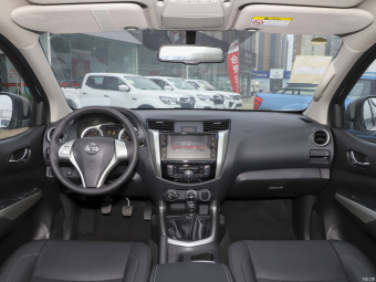 Nissan Navara Flagship 2.5L MT 4WD QR25