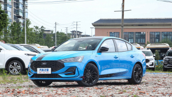 Ford Focus Sedan S Edition EcoBoost 180