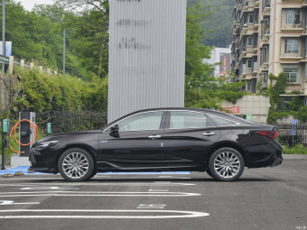 Toyota Avalon Hybrid Limited Ultimate Edition 2.5L