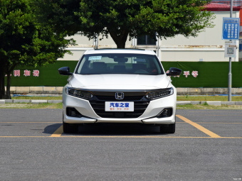 Honda Accord Sport Hybrid Magic Night · Honor
