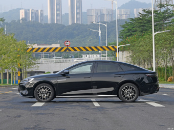 BYD Seal DM-i Premium 121KM