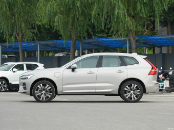 Volvo XC60 T8 AWD Zhiyuan Luxury