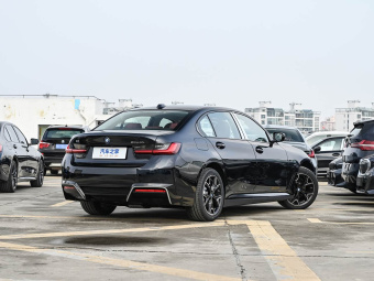 BMW i3e 2026 eDrive 40 L Restyled Night Edition