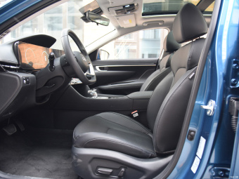Hyundai Mistra Premium LUX 1.8L CVT
