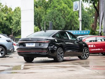 VW Passat 2025 Pro 380TSI Starry Dragon Edition