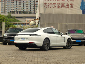 Porsche Panamera 4 E-Hybrid Platinum Edition
