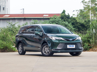 Toyota Sienna Hybrid Deluxe 2.5L