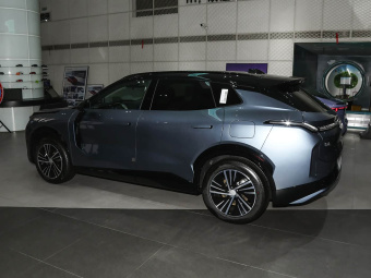 Lynk & Co 08 EM-P 2025 Halo model with 120km long range