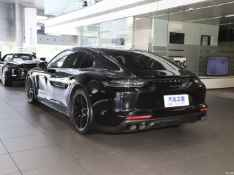 Porsche Panamera 4S