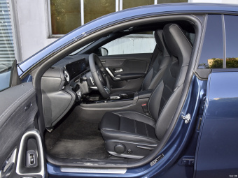 Mercedes-Benz CLA-Class 260 4MATIC