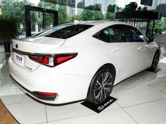Lexus ES 300h Exclusive