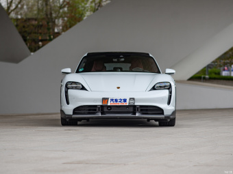 Porsche Taycan Turbo S Cross Turismo
