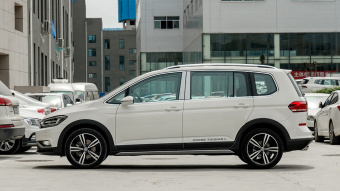 VW Touran L Cross Extension 6-seater 280TSI DSG