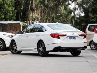 Honda Inspire Sport Hybrid Pure Shang 2.0L