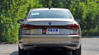 VW Passat Deluxe 380TSI