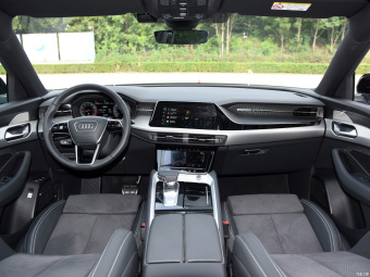 Audi Q6 Light Qi - Flying Rider 45 TFSI Quattro