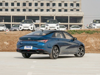 Hyundai Elantra Flagship TOP 1.5L CVT