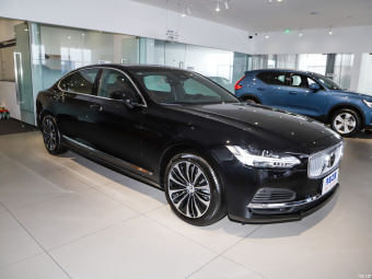 Volvo S90 T8 AWD Zhiyi Luxury