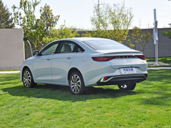 Geely Emgrand L Super Core 1.5TD-DHT Pro 100KM