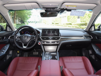 Honda Accord Sport Hybrid Magic Night · Honor