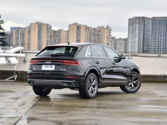 Audi Q8 Select Dynamic 55 TFSI