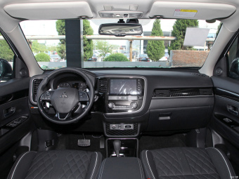 Mitsubishi Outlander Premium 2.4L AWD 7 Seat