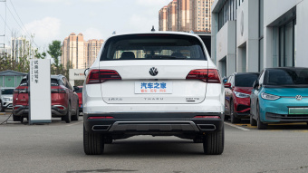 VW Tharu Deluxe 4Motion 330TSI