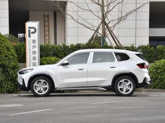 BMW iX1 2026 eDrive25L X Design