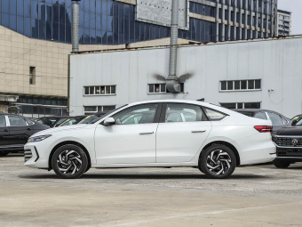 VW Lavida 2026 Pro 300TSI Six Million Edition