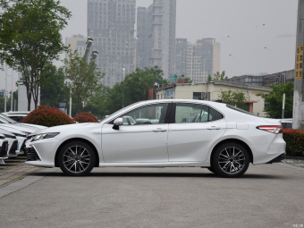 Toyota Camry Hybrid Deluxe 2.5HG