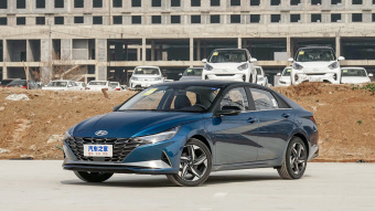Hyundai Elantra Flagship TOP 1.5L CVT