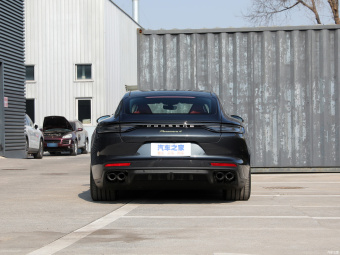 Porsche Panamera 4 E-Hybrid Executive Platinum Edition
