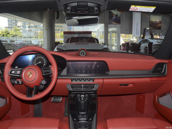 Porsche 911 Carrera 4