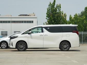 Toyota Alphard Hybrid Deluxe 2.5L