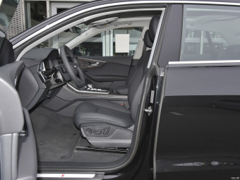 Audi Q8 Dynamic Luxury 55 TFSI