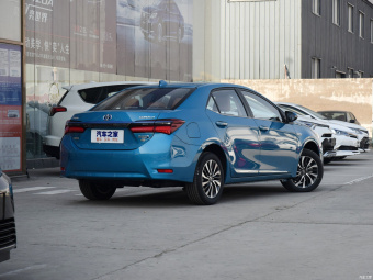 Toyota Corolla PHEV Deluxe 1.8L E-CVT