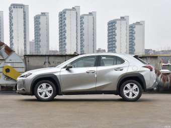 Lexus UX 300h Travel