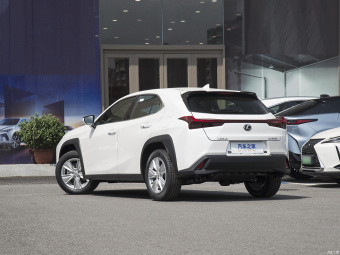 Lexus UX 300h Discovery