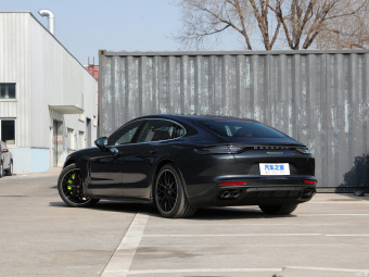 Porsche Panamera 4 E-Hybrid Executive Platinum Edition