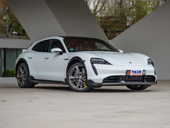 Porsche Taycan Turbo S Cross Turismo