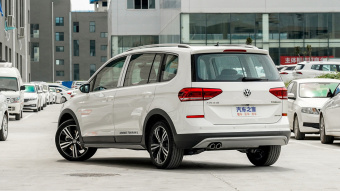 VW Touran L Cross Extension 6-seater 280TSI DSG