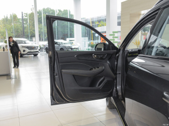 Roewe RX5 ePlus Guochao Ronglin Luxury