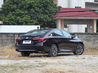 Honda Inspire Sport Hybrid Pure Elegant 2.0L