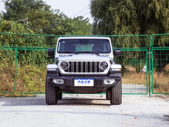 Jeep Wrangler Sahara 2.0T 4D