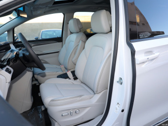 Buick GL8 ES Exclusive Heyue