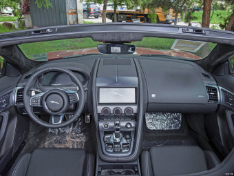 Jaguar F-Type Convertible R-Dynamic Black P300