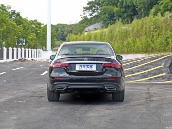 Mercedes-Benz E-Class 300 Limousine Luxury Dynamic