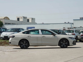 VW Passat 2025 Pro 380TSI Starry Sky Dragon Edition